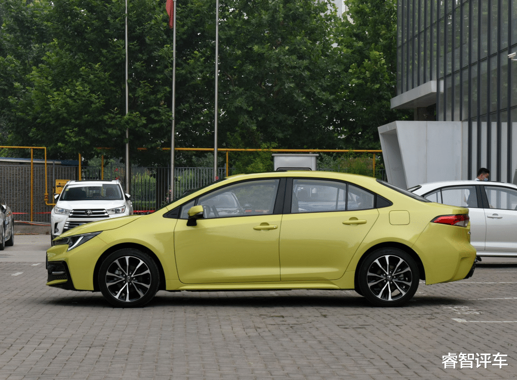 丰田雷凌|丰田雷凌：我太难了，全系4缸10气囊仅售10.3W，车友：思域买早了