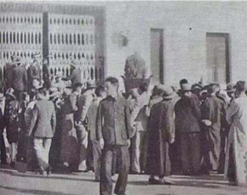 恩人|蒋介石看了此人的资料,吓得直冒冷汗,转身对戴笠下令:不留活口