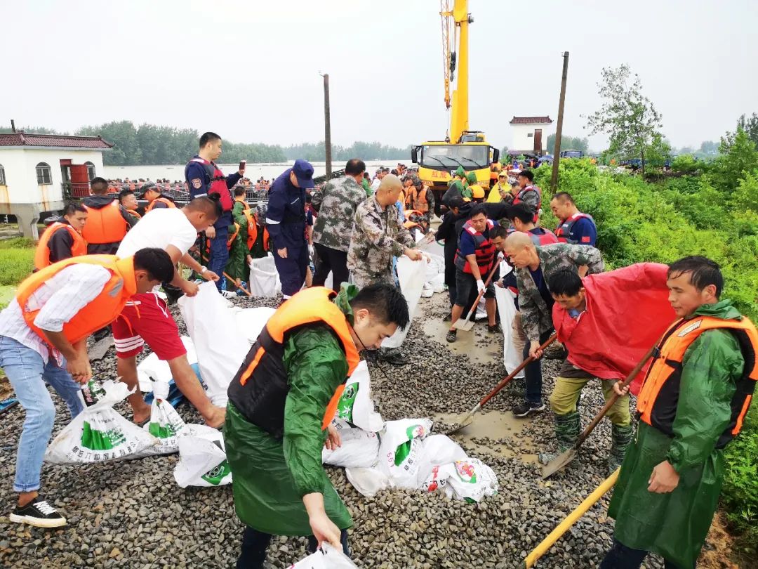 安徽商报|突发！阜阳一蓄洪区闸门破损！8476人紧急撤离！