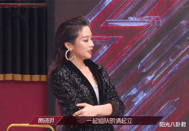 「姐姐」《乘风破浪》里最没存在感姐姐，独自一桌吃饭，连吴昕都不认识她