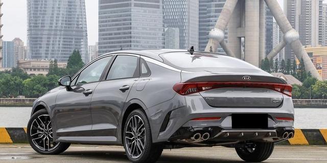 起亚汽车|看了起亚全新K5预售包牌价，你还会考虑本田雅阁和丰田凯美瑞？