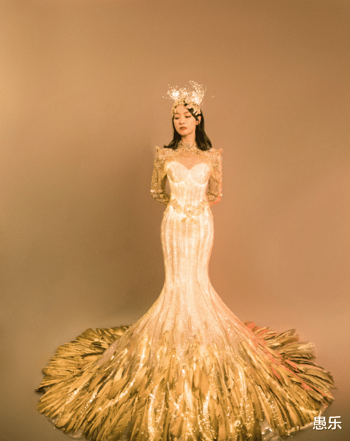 白百何|金鹰女神战袍价值120万？宋茜造型被嘲历届最丑，工作室晒精修图差距悬殊