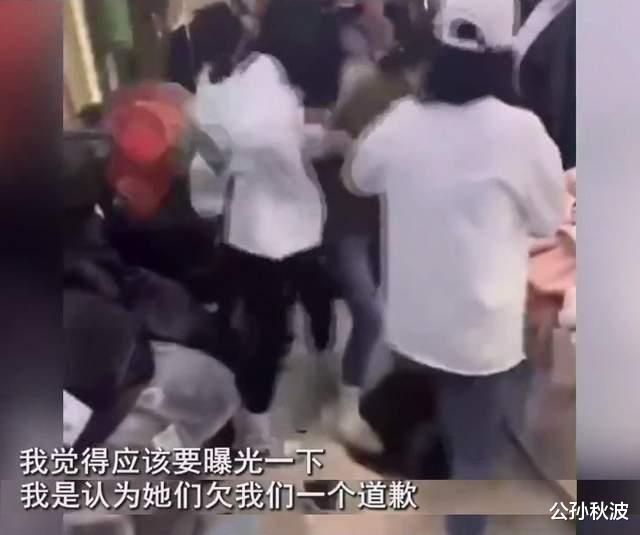公孙秋波 杭州女子买羽绒服不满意欲退换，遭店家围殴，店家：不退不换