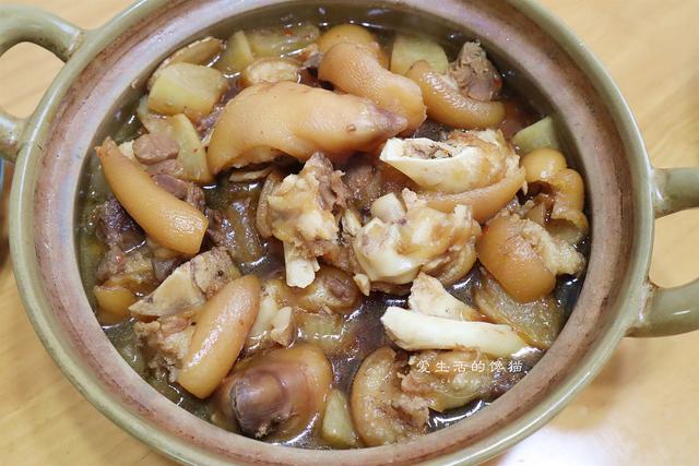 肥肠|一家四口的饭菜，晚餐不将就，花得不多吃得香，每顿饭菜吃光光