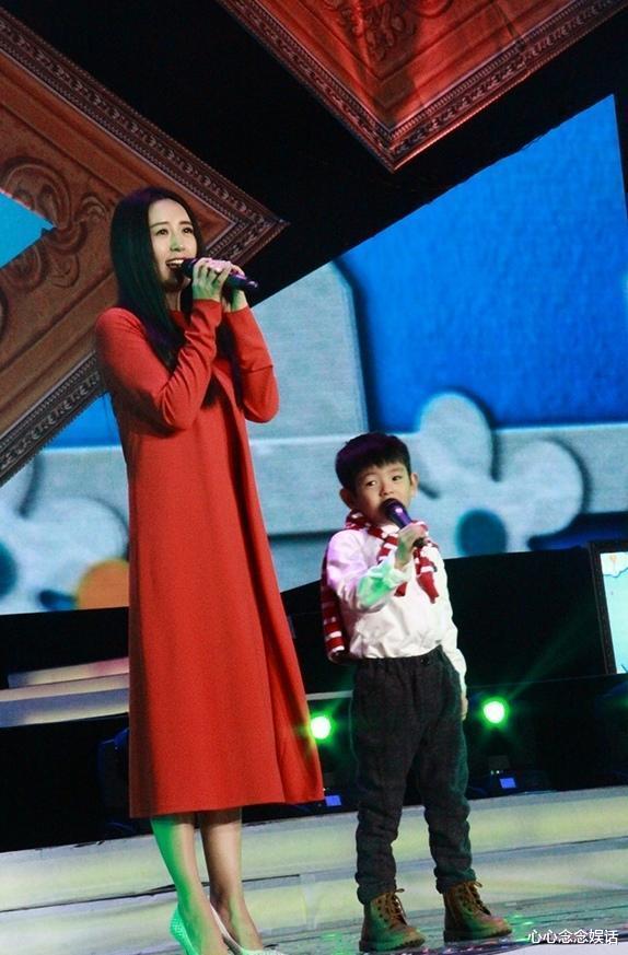 杨童舒|著名女演员拍戏中途意外怀孕，儿子生父至今是谜，45岁仍似少女