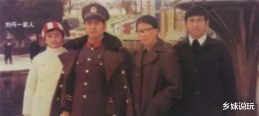 官宣|“香妃”去世后,为她扫墓19年的“萧剑”,原来早已结婚生子