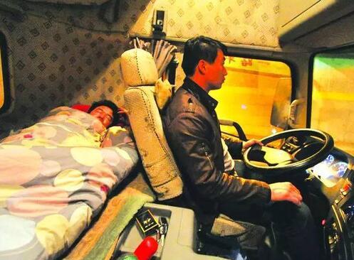 话晴空|货车空箱超载130%,罚款500扣六分,司机气得说不出话