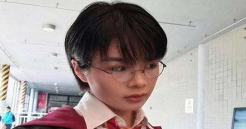 许可馨@被教育部批评后，许可馨又成了高考的模拟试题！教育需要考虑什么？