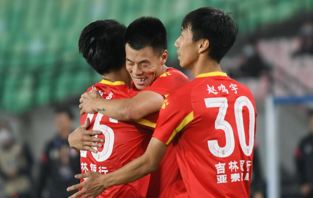 中超|8-0！3-0！创下2神迹！中超冠军队踢疯了：刷爆3纪录金靴喜极而泣