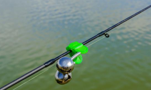 「水库」探寻最佳中鱼信号：传统和电子报警器，到底哪个钓鱼更好用？