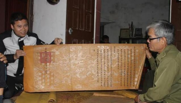 越南出土一道800年前的圣旨,上面写满中文,越专家请求我国帮忙