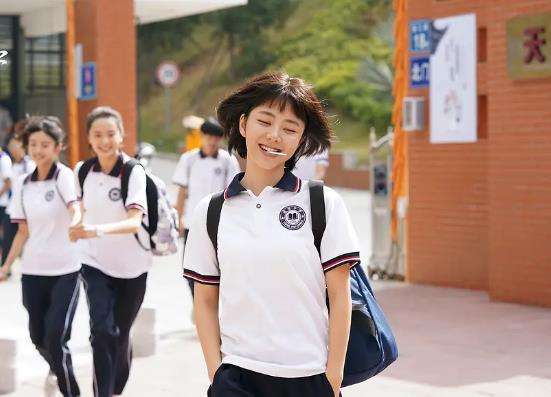 谭松韵|以家人之名：网友吐槽谭松韵老，应该让赵今麦来演李尖尖，你怎么看