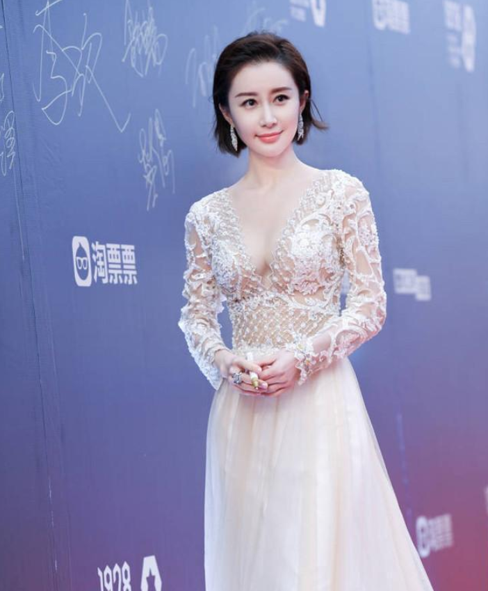 电视剧|出道已经28年,拍了有63部电视剧3部电影,作为老前辈的她其实才32岁