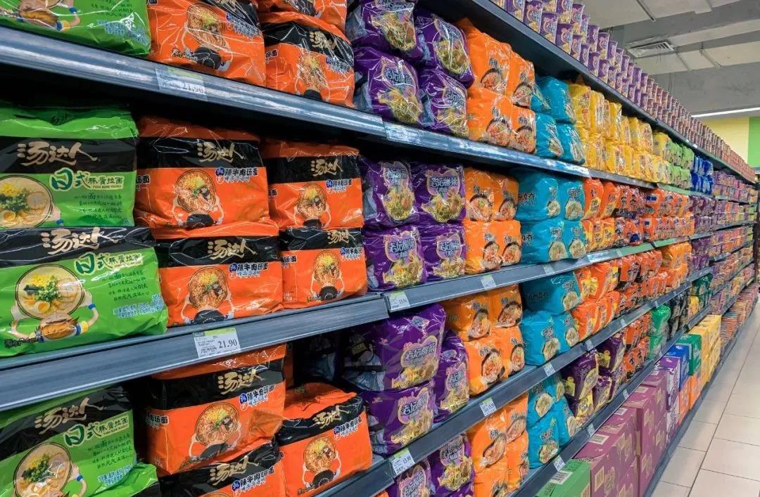 【泡面】都是方便面，为啥碗面比袋装贵5块，得知原因后，我宁愿买碗面