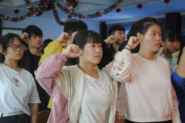 「」延期一个月的高考是否会继续延期，竞争残酷，哪类考生压力更大