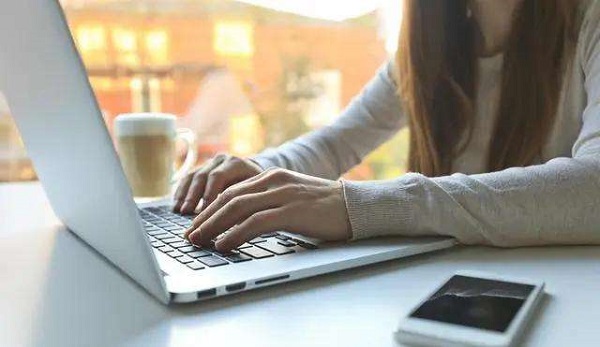 客服|2020怎么兼职赚钱？只要一部手机就能稳定收入！