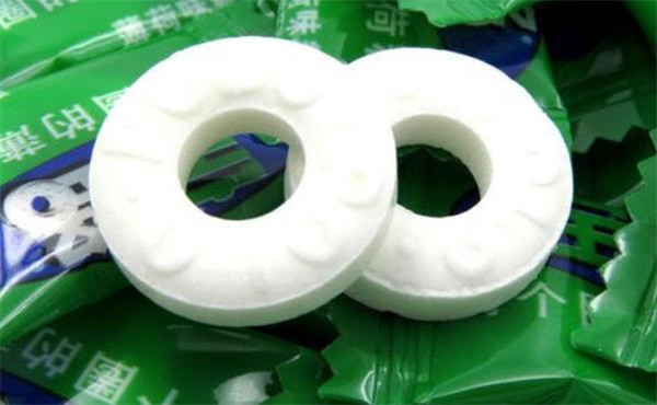 薄荷|为什么我们常吃的薄荷糖，中间有个洞？其实这是能“救命”的洞