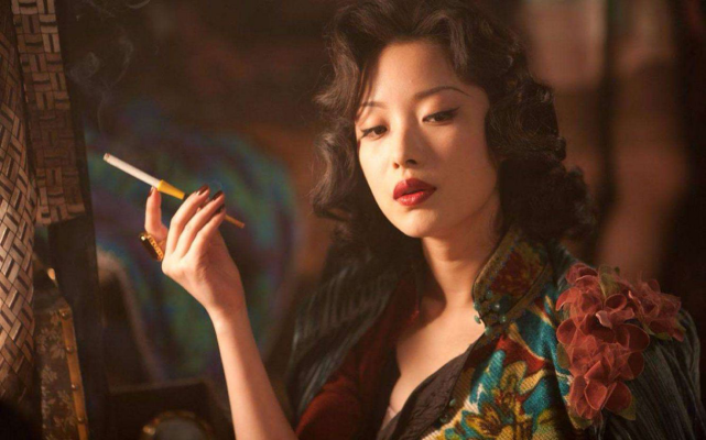 赵薇|3次婉拒张艺谋，21岁嫁给中国顶级富商，24岁资产是赵薇10倍