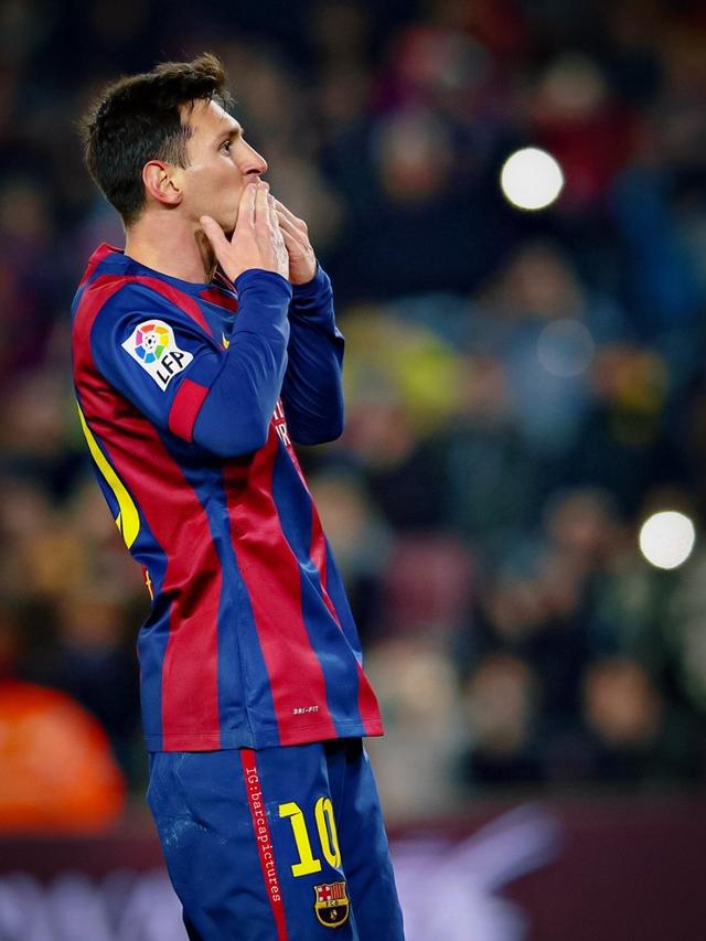 梅西|梅西带家人海岛度假，一手揽过妻子不松手！仨孩子了身材都不走样