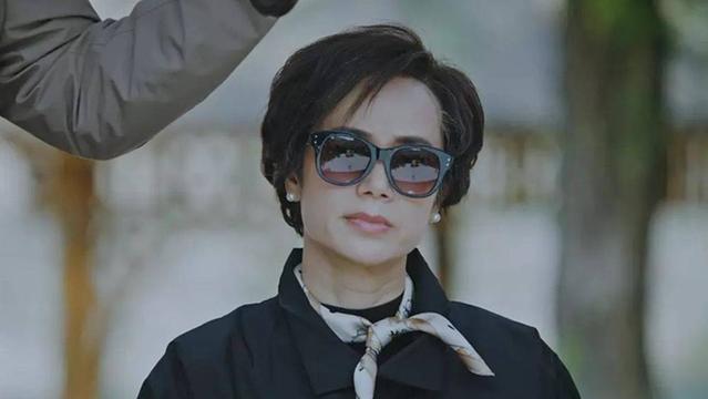 |年过五十体重却不过百，严格自律的蒋雯丽，活出了不一样的人生