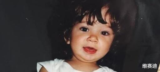 好莱坞|美国女星13岁进入好莱坞，早熟惹人爱，之后人生像坐了火箭一样