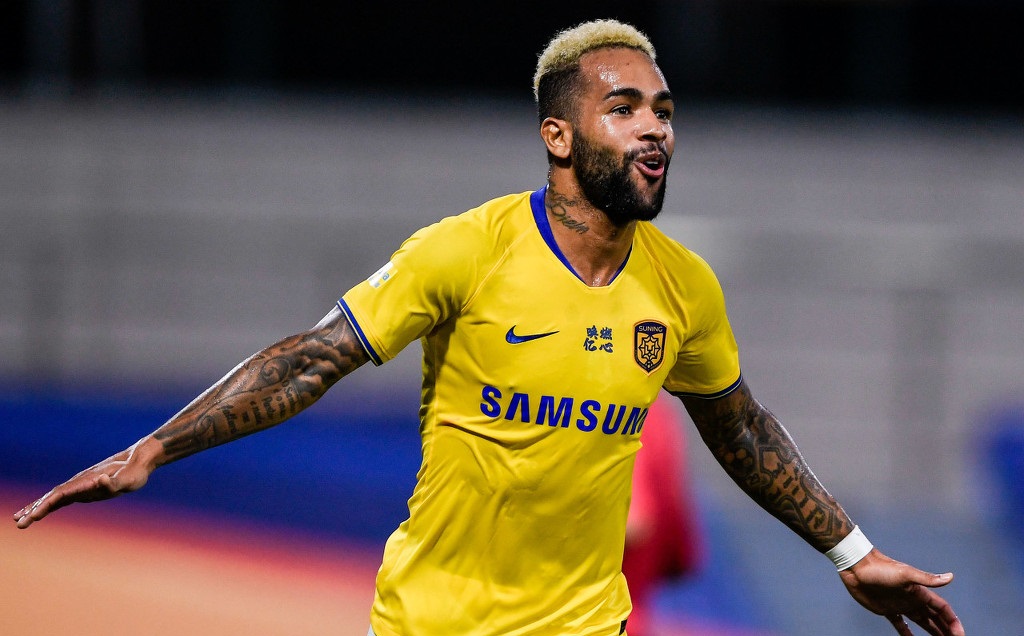 江苏苏宁|央视现场直播！大连赛区迎强强对话，苏宁战申花欲捍卫榜首！