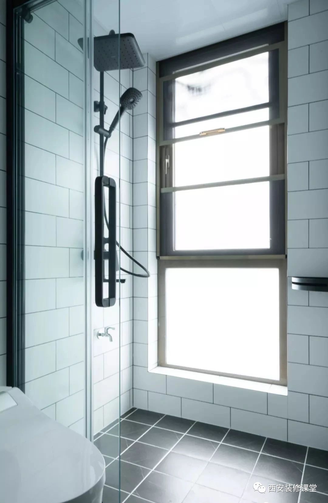 『』80㎡三口之家,缩小厨房并开放,砸掉飘窗成就功能