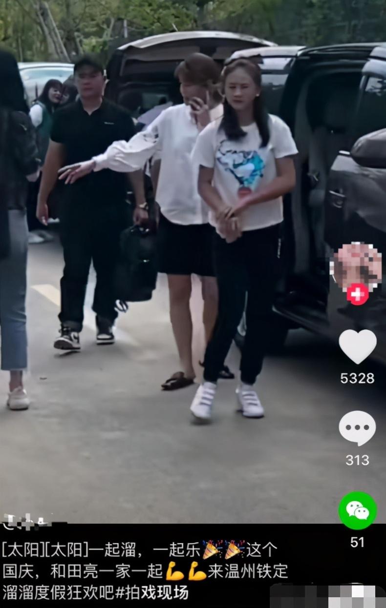 关晓彤|叶一茜国庆带女儿逛温州，12岁森碟“整容式”长大，身材似模特