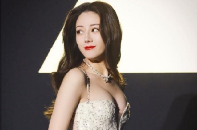 迪丽热巴|迪丽热巴身材发福了？网友：没看错吧
