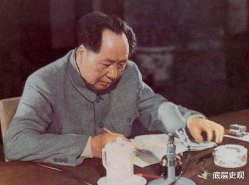 开国元勋|毛主席在路边竖了块牌子,敌人看到后不追了,因为上面有七个字