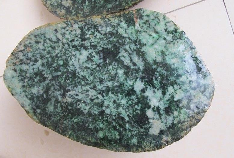 翡翠|想要出高绿?小众的癣夹绿翡翠你了解吗