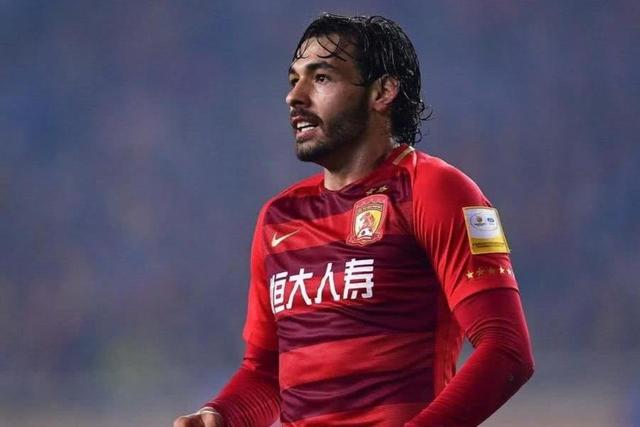 广州恒大|眼光独到,恒大左前卫挖潜成功,现已能挑起大梁