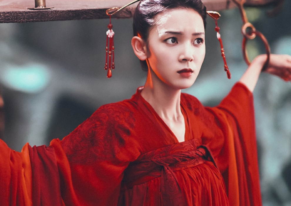 【陈瑶】陈瑶敞开衣服秀胸肌，原来是假的？看清用的啥道具，观众吓一跳