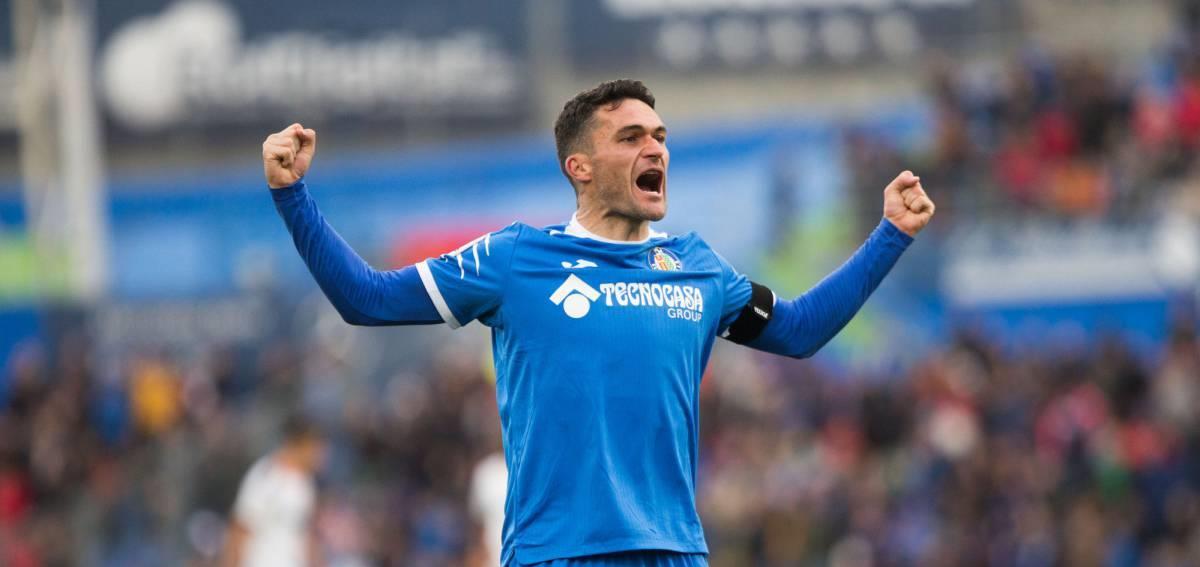 「西班牙人」第7张红牌！西班牙人主帅怒摔水瓶 球迷：黄牌都不是！