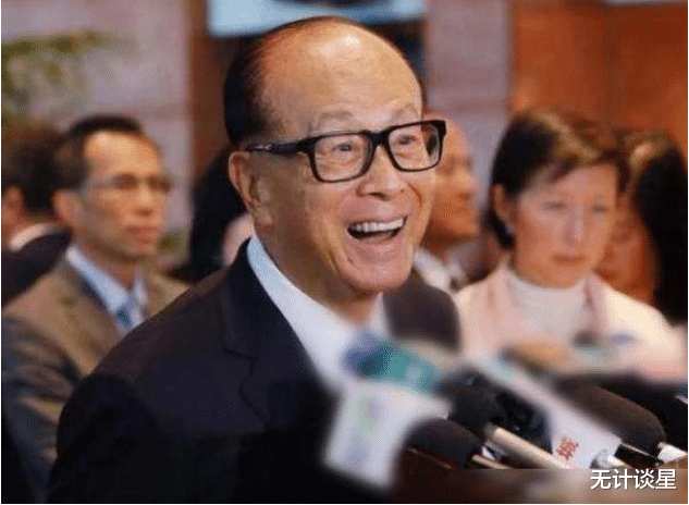 李嘉诚|1990年庄月明去世，李嘉诚为她建造的楼，为何电梯只能上不能下？