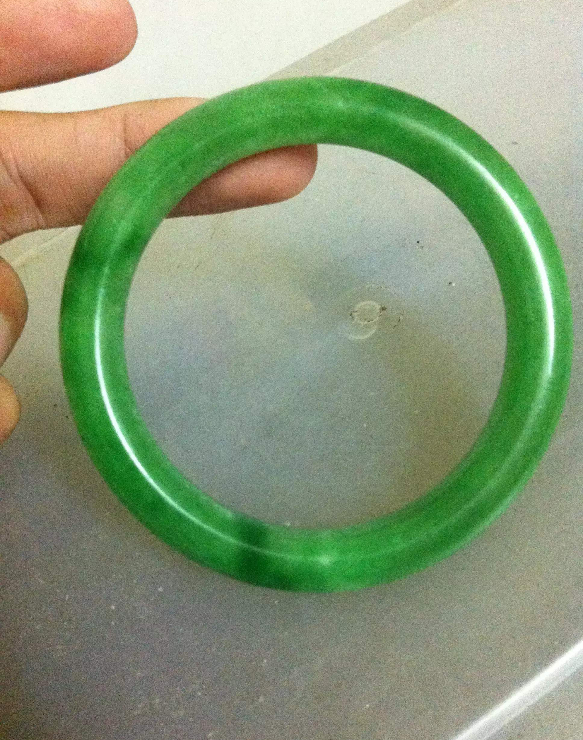 翡翠|我二婶500块钱买了支翡翠镯子，是捡漏还是被骗了？