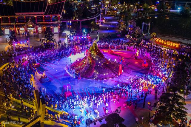 云南|壮观！云南滇池上空500架无人机摆出各种图案，还有烟花篝火