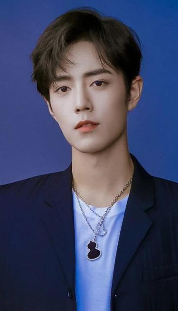 肖战|肖战被网红求婚97天，女方穿婚纱手捧玫瑰，还拿30把车钥匙炫富