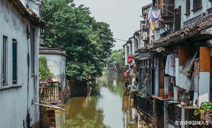 「古镇」被誉为“吴中第一镇”，更是乾隆六下江南的地方，因为西施而得名