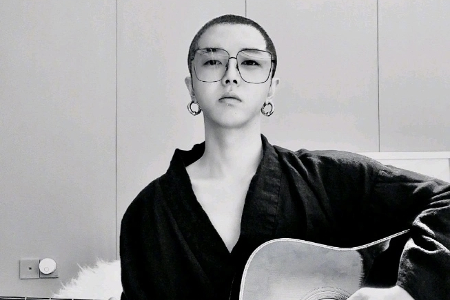 寸头|有一种“整容”叫跑男导演剃寸头，剪掉头发年轻十岁，差点认不出