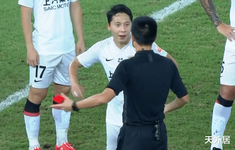 江苏苏宁|上港主动造0-1“大冷”！恒大隔空“吃亏”，第二名苏宁收大礼？