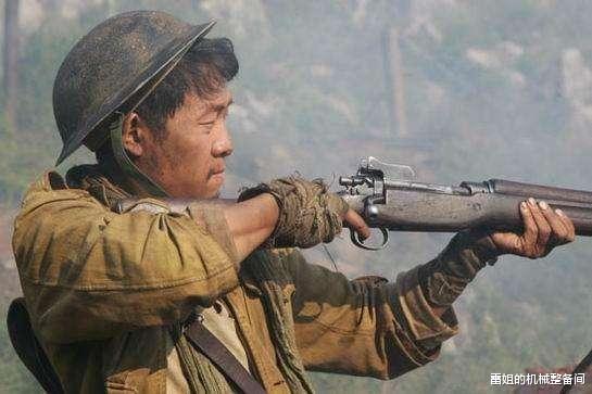 亮剑|《亮剑3》惊艳出场：冲锋枪弹匣插枪管上，超越燕双鹰的抗日神剧