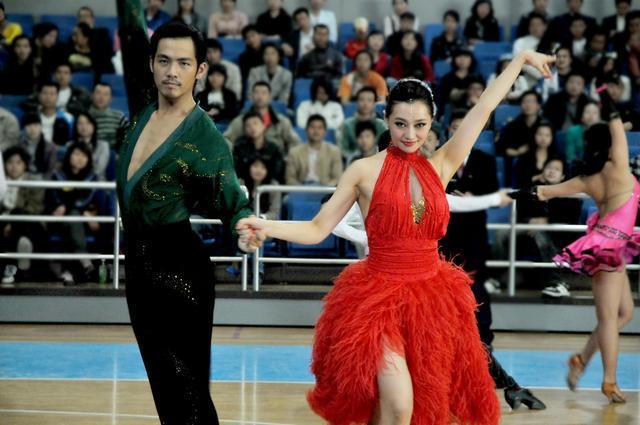 「钟汉良」《这就是街舞》真的会选钟汉良当队长？和张艺兴王一博格格不入