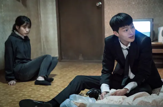 「iu」iu最强力作，播完16集评分飙9.4分，这部剧堪称完美！