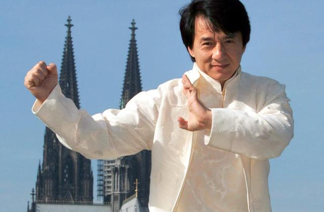 成龙■文投之夜上,成龙一口气曝出四部新片,这下不会剧荒了!