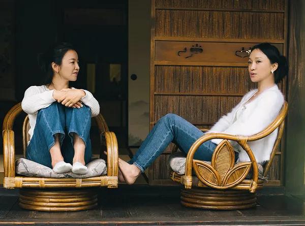 周迅|周迅亮相综艺却被秒杀，网友：过气女明星下场真惨