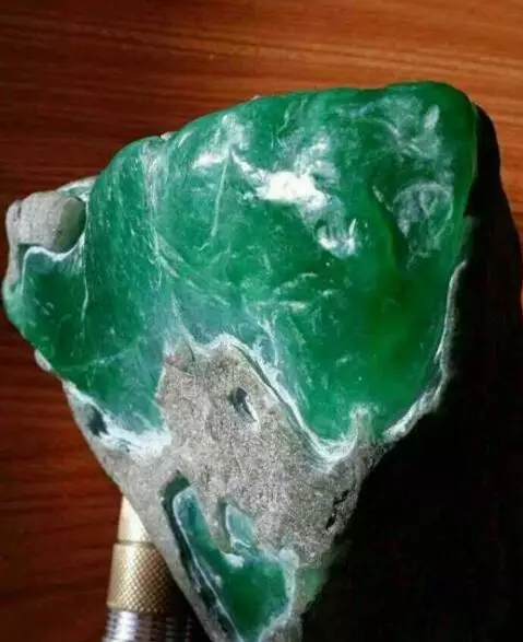 翡翠@翡翠帝王绿原石，我的眼已被靓瞎！！