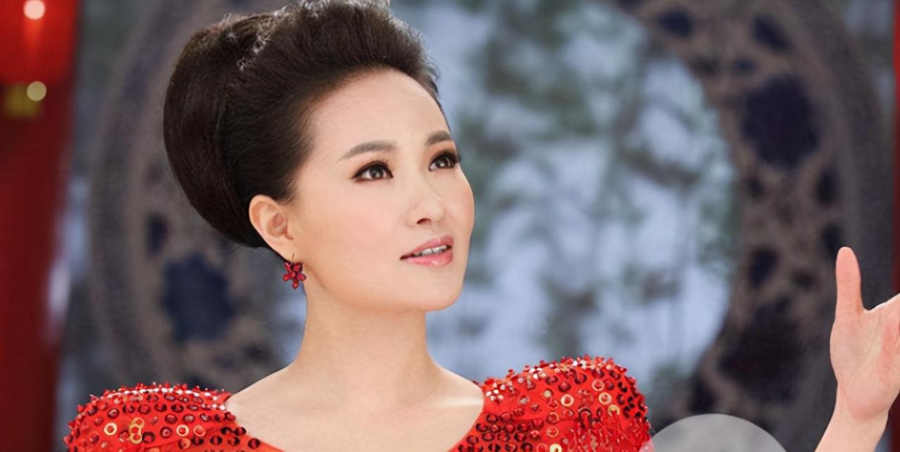 雷佳|她是知名国家一级演员，12次登春晚，身家上亿，丈夫身份不简单
