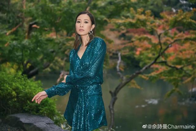 『佘诗曼』45岁佘诗曼身材照曝光：以貌取人，从来都很公平！