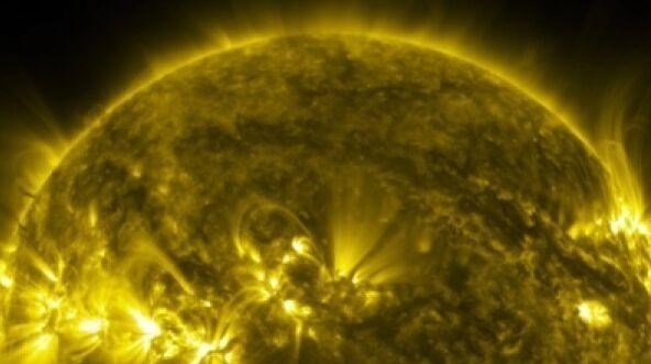 核聚变|假如从地球发射一个目前最大的核弹到太阳会怎么样？